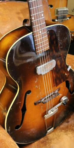 Gibson L-50 Sunburst de 1936 avec micro Stimer