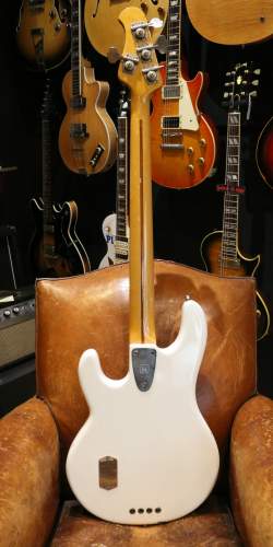 MusicMan Stingray Olympic White de 1979
