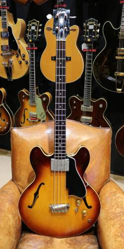 Gibson EB-2 Sunburst de 1964